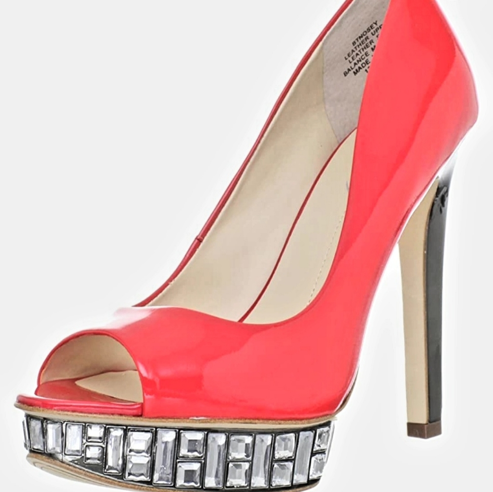 Boutique 9 Nosey Peep toe pump size 6
